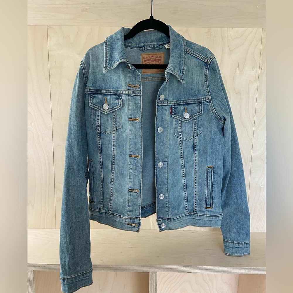 Levi’s denim jacket - size M